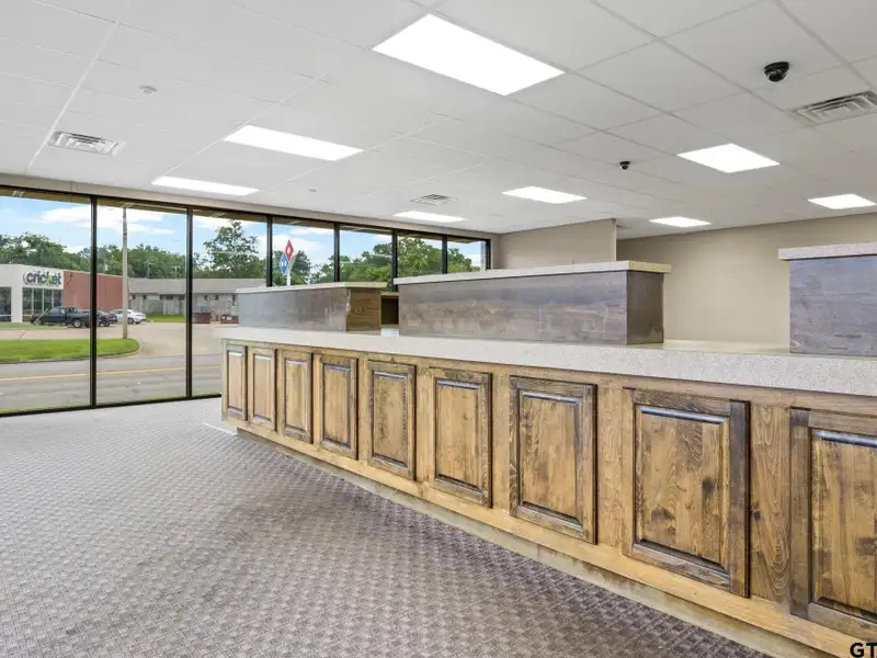 High-traffic Commercial Building in Downtown Pittsburg, Tx - 1,500 Sf