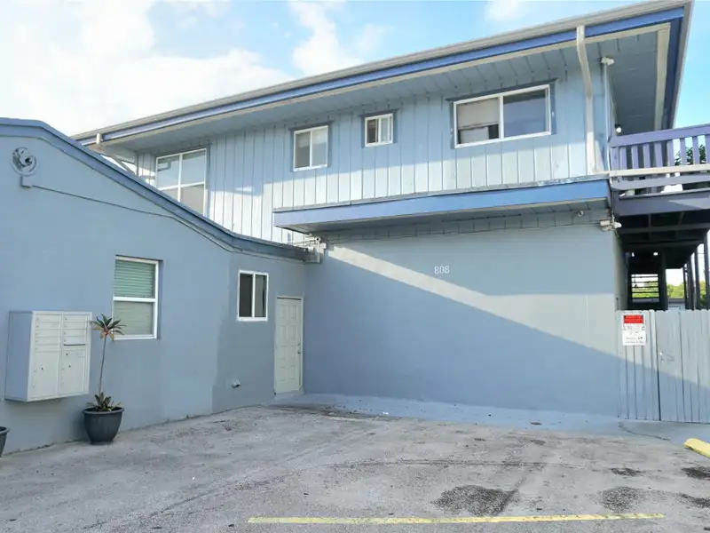 Turnkey Multifamily Investment: 8 Furnished Studios & 2/2 Apartment Near Las Olas