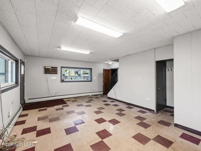8,000+ Sq Ft Versatile Building in Central Wyoming Near Wyoming Ave