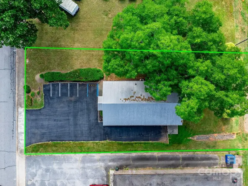 Prime Brick Office Building with Expansion Potential in Downtown Hickory