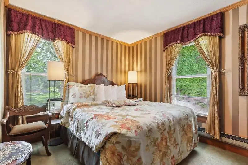Turnkey B&b and Event Center in Wisconsin Dells with 17 Guest Suites