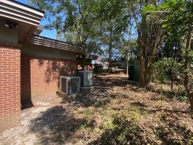 Versatile Commercial Property with Office Space Near I-75 in Valdosta's Business Hub
