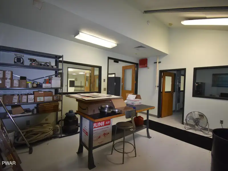3000 Sq Ft Commercial Building for Lease Near Town with Flexible Space Options