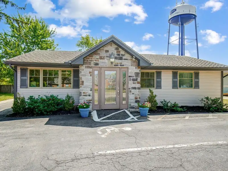 Standalone Commercial Building with Office Suite in Prime Hilliard Location
