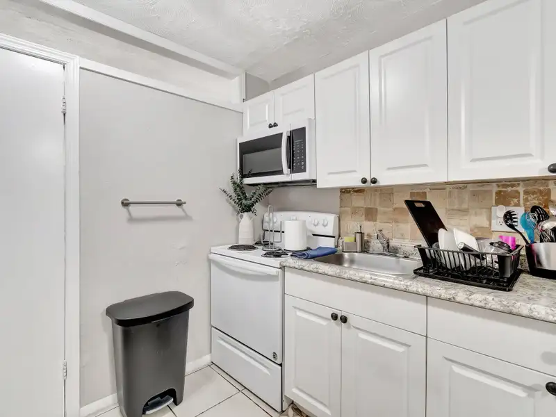 Well-maintained 6-unit Multifamily Property in South Florida with Value-add Potential