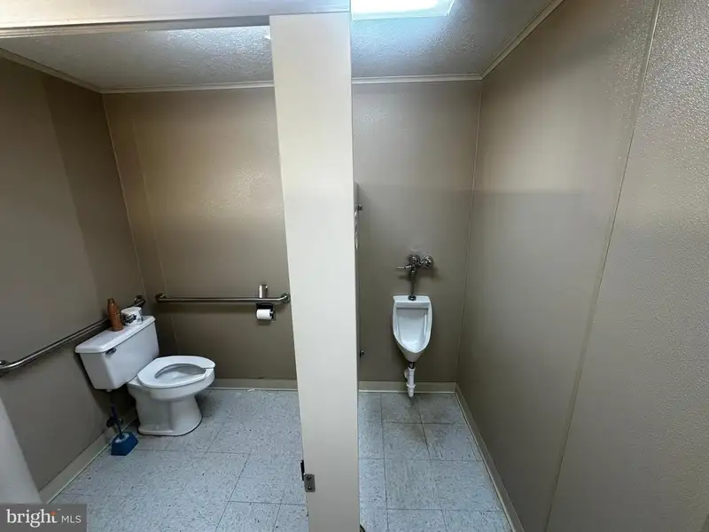 Versatile 3,200 Sq Ft Brick Building in High-traffic Location with Ample Parking