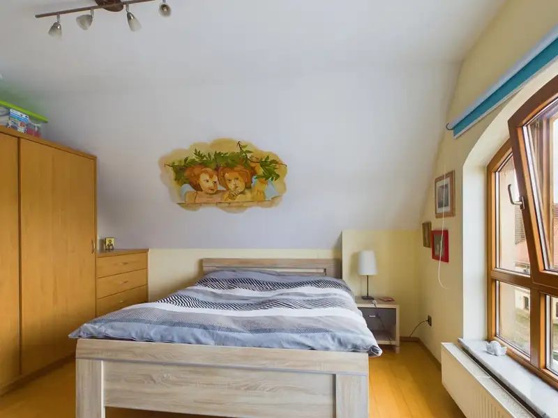 Versatile Restaurant with Garden and Residential Units in Prime Location