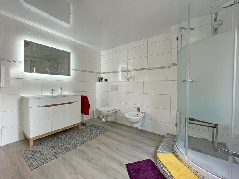 Modernized Detached House with Commercial Space in Family-friendly Location
