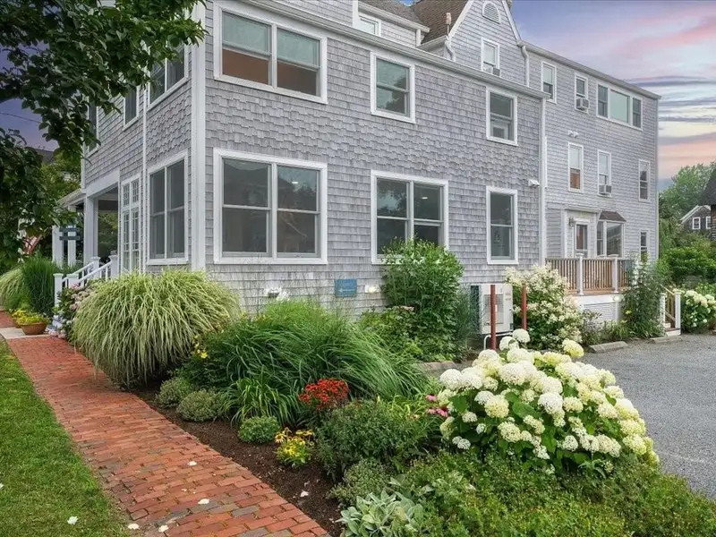 Distinctive Victorian Guest House in Jamestown with 7 Ensuite Bedrooms and Water Views