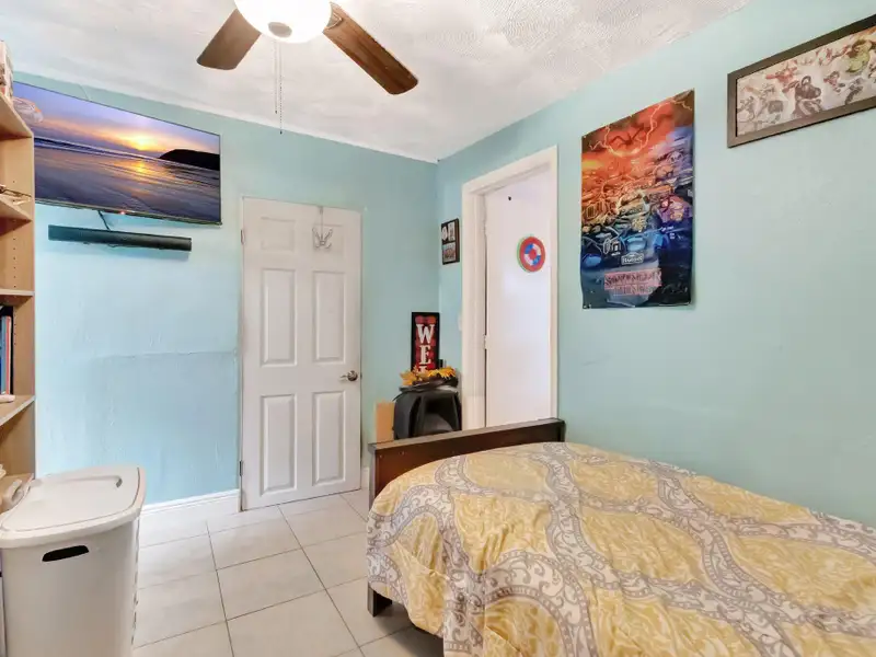 Well-maintained 6-unit Multifamily Property in South Florida with Value-add Potential