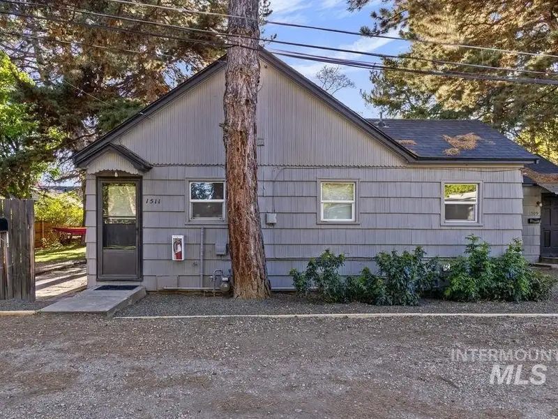 Unique Duplex and Bungalows in Boise Bench on over Half an Acre