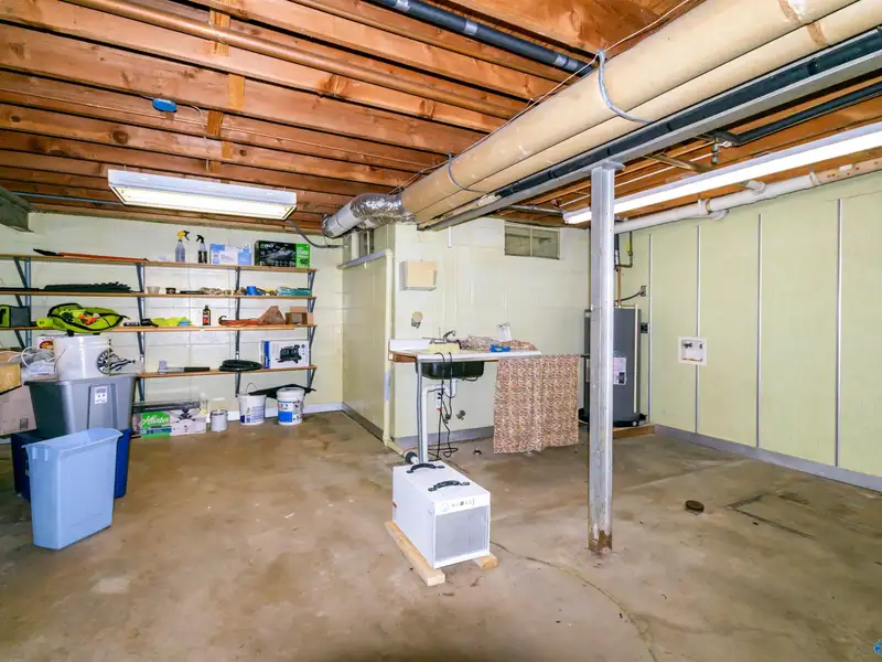 Versatile 2000 Sqft Home on 1.40 Acres in High-growth Huntsville Area