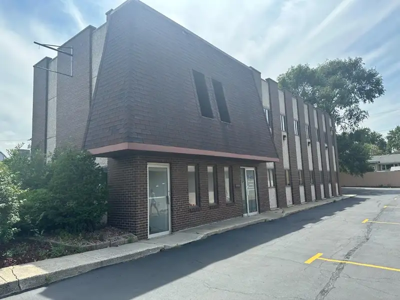 Spacious 1800 Sf 2nd Floor Unit with Open Floor Plan and Private Parking