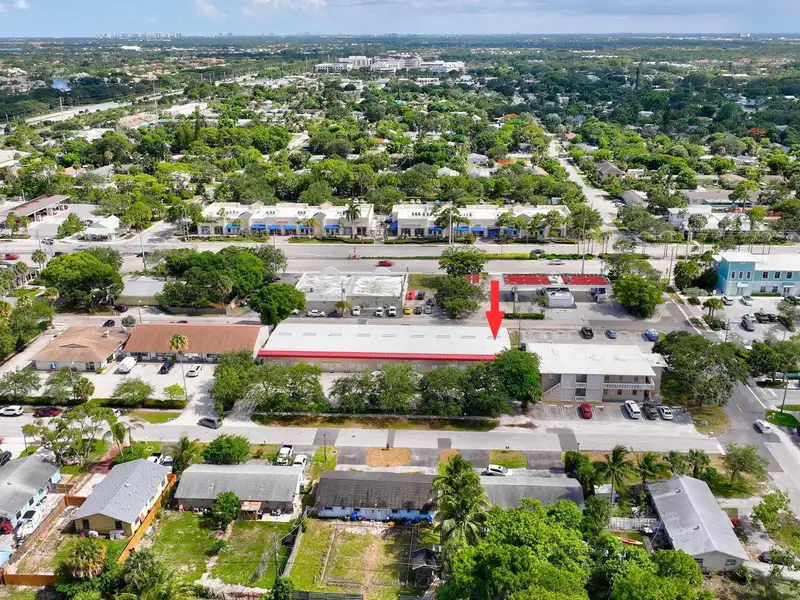 End-cap Warehouse with Offices in Central Jupiter, Move-in Ready