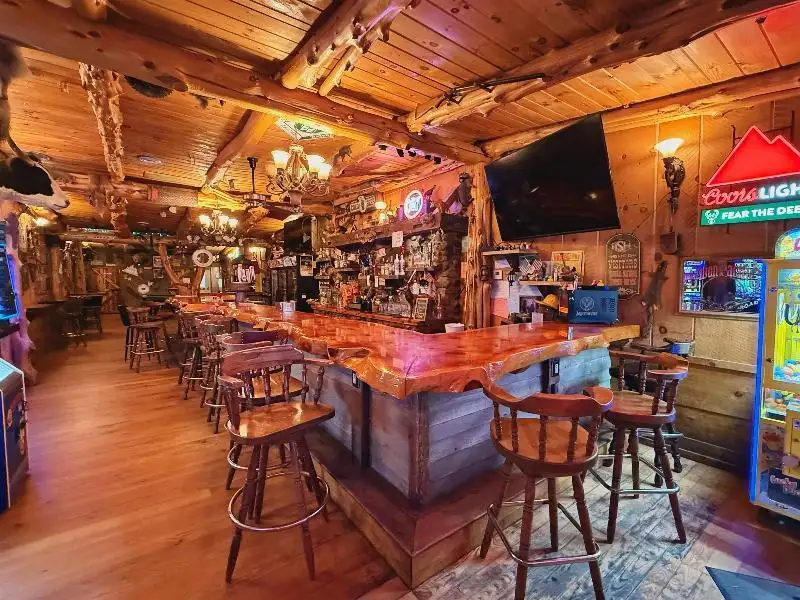 Turnkey Lodge-style Investment Opportunity in Berlin with Unique Interior and Bar
