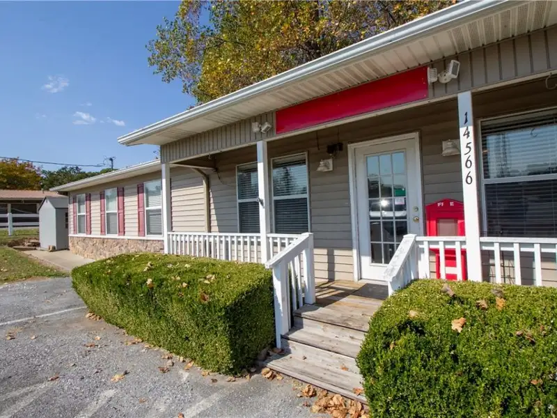 Commercial Building with Office Space Near Hwy 12, Close to Beaver Lake and Prairie Creek Marina