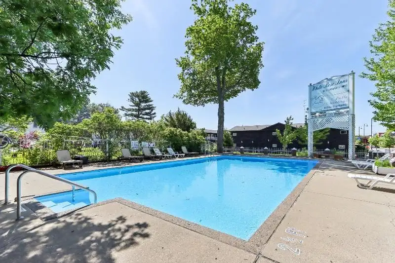 Historic Inn with Guest Suites and Motel Units in Wisconsin Dells