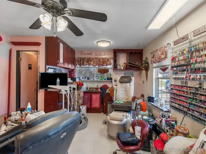 Commercial Office Space with Storage and Tenant in Growing Sapulpa, Oklahoma