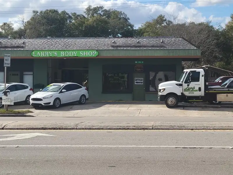 Auto Body Shop with Offices and Garage on Us Hwy 41 in Newberry