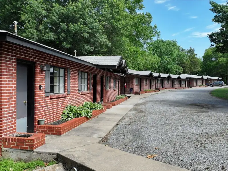 Historic 25-unit Resort on Hwy 51 Near Lake Fort Gibson, Wagoner, Oklahoma