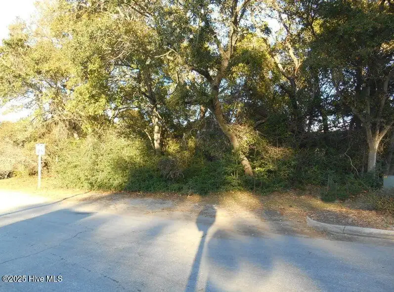 Prime Commercial Opportunity: 5 Lots in High-traffic Yaupon Beach, Oak Island