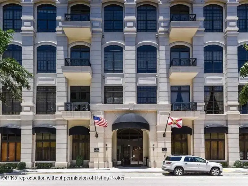 Live/work Condominium in Downtown West Palm Beach with Private Entrance and Parking