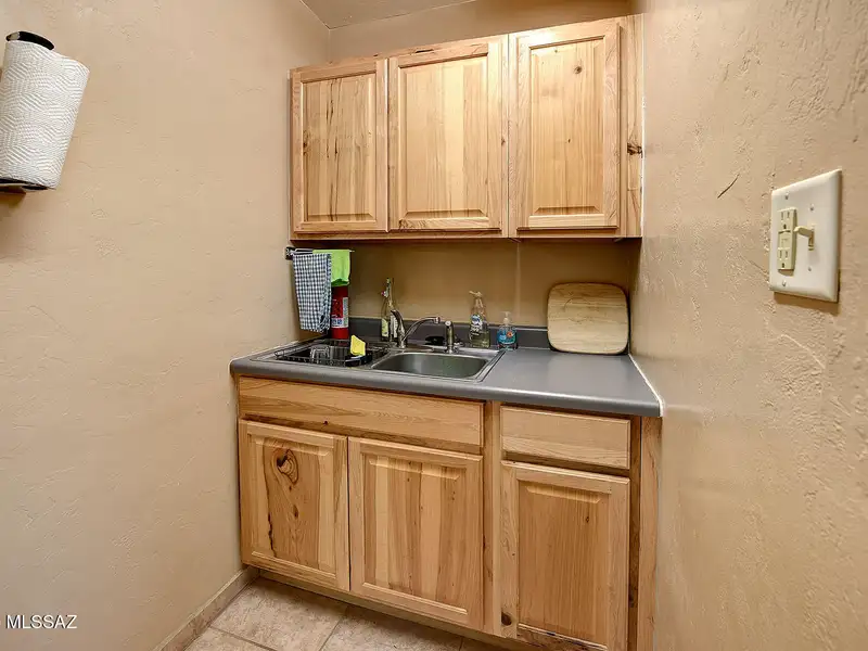 Prime Office Space in Central Tucson with High Visibility and Convenient Amenities