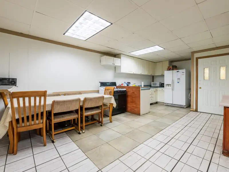 Mixed-use Property with 1-bedroom Apartment in Well-maintained Building