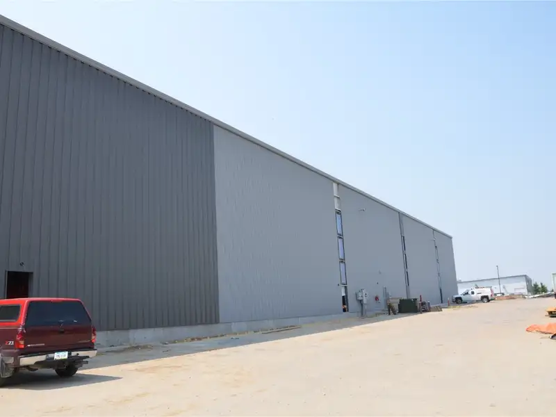 New Construction Flex Warehouse in Midwest Commerce Park with High Bay Storage and Dock Access