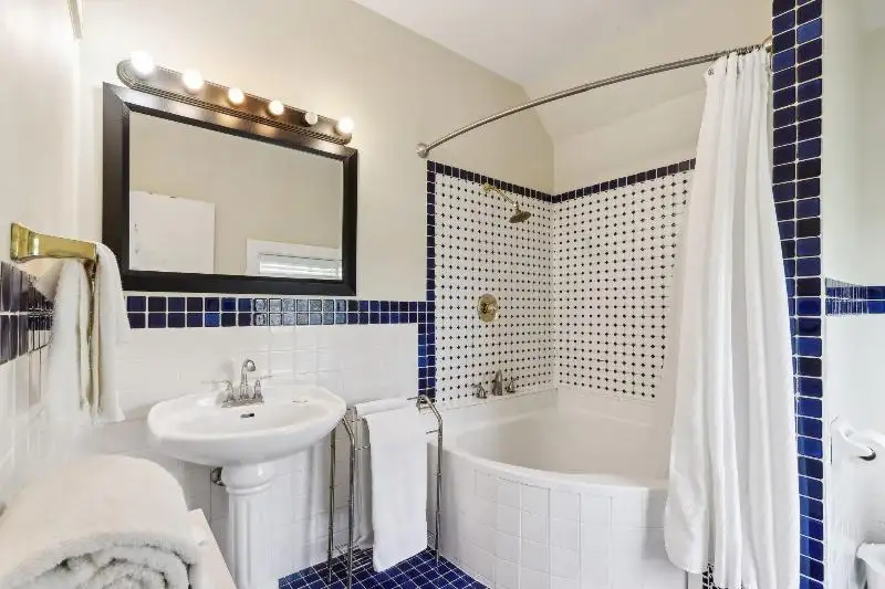 Historic Inn with Guest Suites and Motel Units in Wisconsin Dells