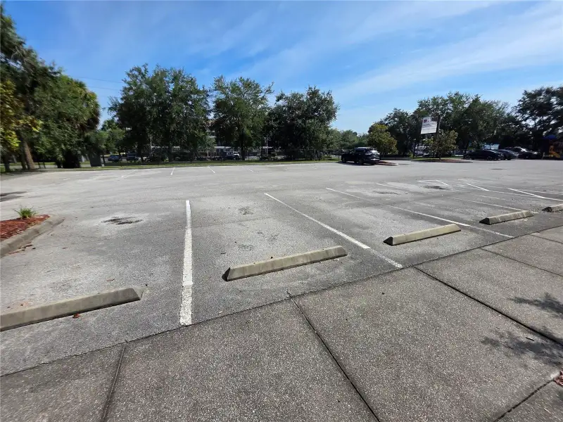 Versatile Commercial Space with Zoning for Office, Retail, and Light Industrial Near I-4