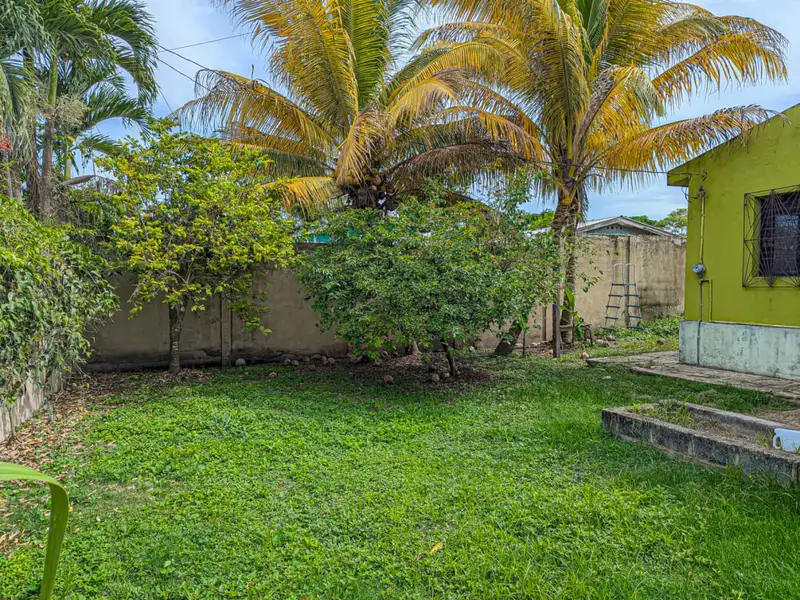 Versatile Residential/commercial Property in Kontiki Area, San Ignacio