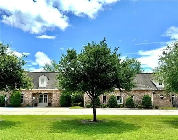 Class a Office Building for Sale or Lease in Prime Highway Commercial Location
