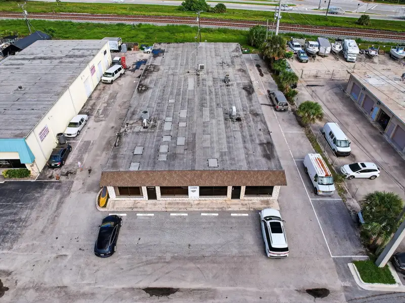 Versatile 2,700 Sf Flex/industrial Condo Units in Jupiter's Industrial Corridor