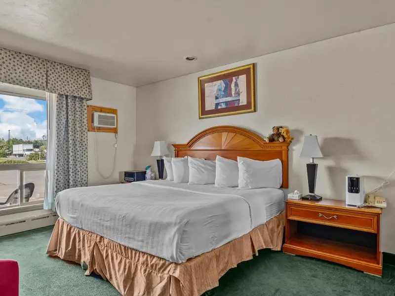 Investment Opportunity: Four Suite B&b in Montrose, Colorado with 7.2% Projected Cap Rate