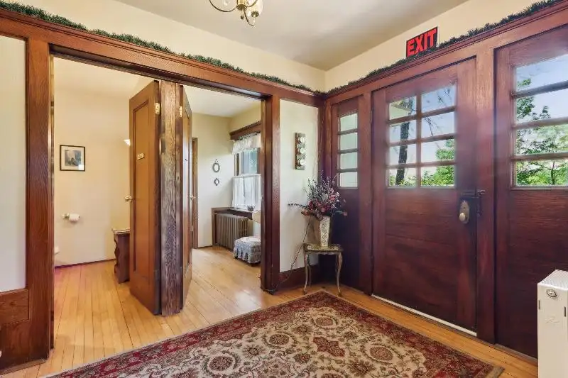 Turnkey B&b and Event Center in Wisconsin Dells with 17 Guest Suites