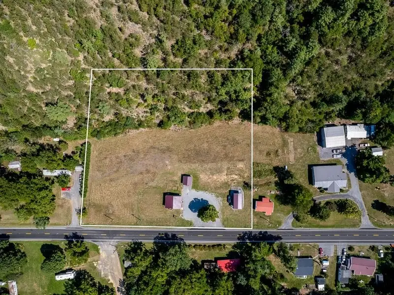 Versatile Commercial Property with Salon, Office Space, and Residential Potential Near Brandywine Lake