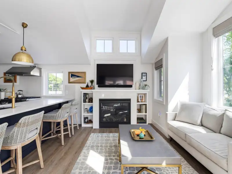 High-end Restaurant Space with Outdoor Dining and Residential Unit in Ogunquit