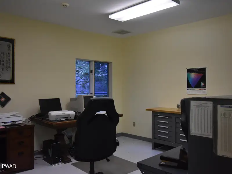 3000 Sq Ft Commercial Building for Lease Near Town with Flexible Space Options