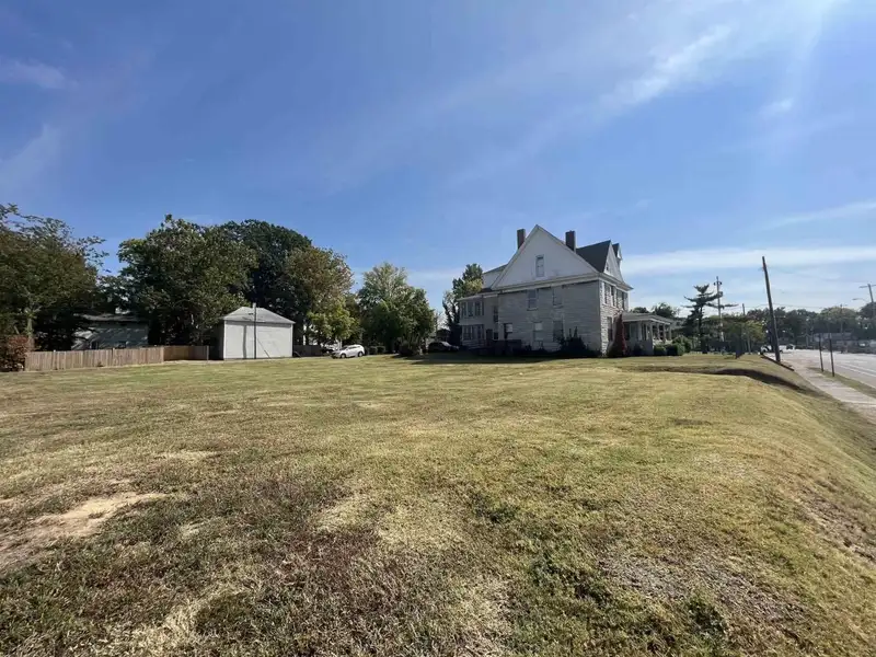 Office Building with Development Potential in Medical Center/midtown Area on 0.71 Acres