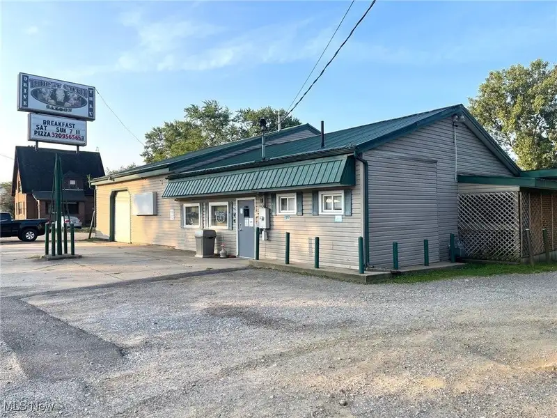 Thriving Bar and Restaurant with Drive-up Window on 1.42 Acres in Busy Location