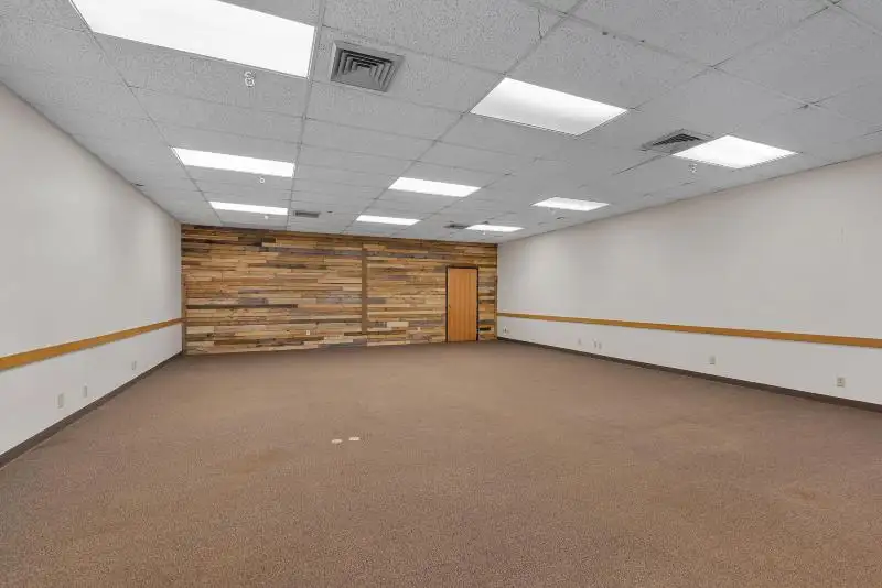 Commercial Lease Opportunity on High-traffic State Hwy 33