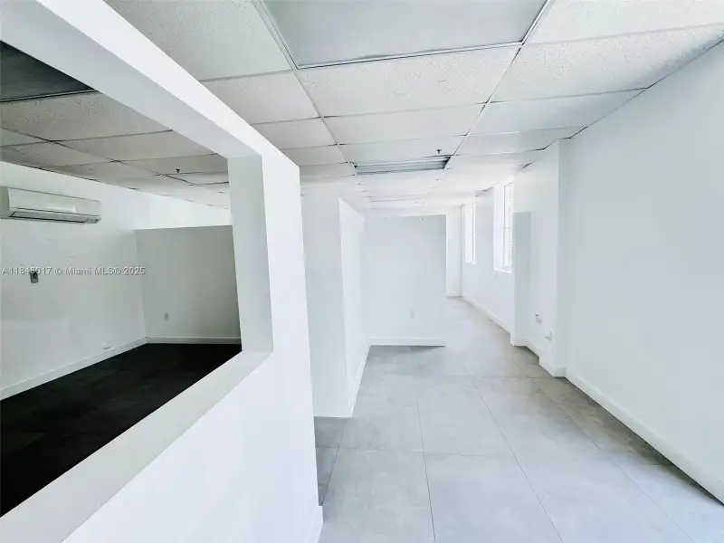 Corner Unit Warehouse with Showroom and Mezzanine in Prime Industrial Location