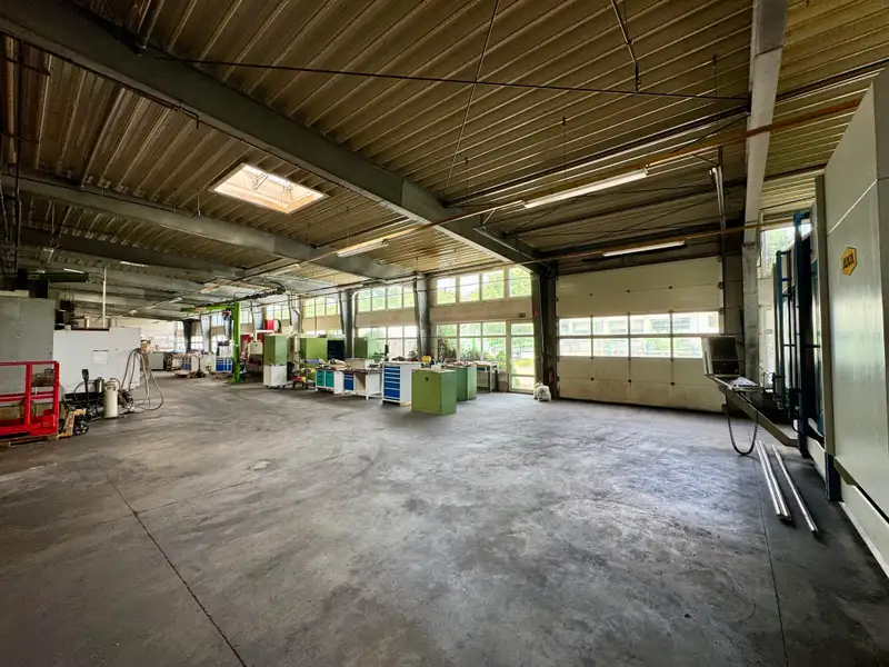 Versatile Commercial Property for Sale: 6,604 M² with Production Halls and Office Space