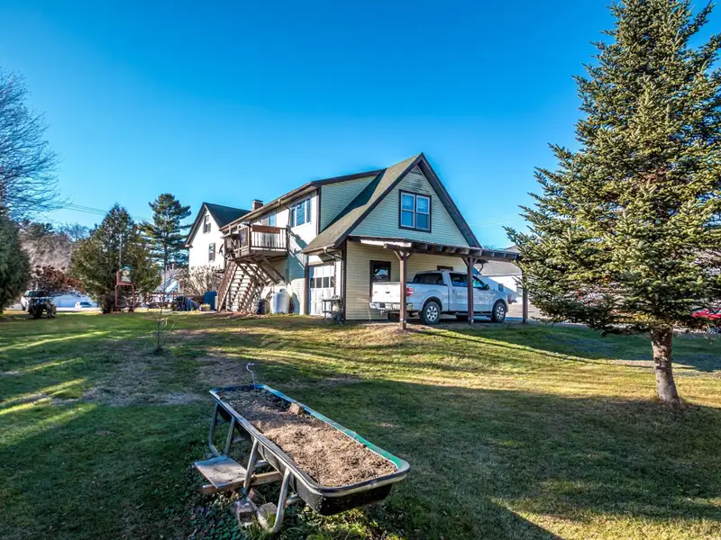 Du Bee Inn: Versatile Bed-and-breakfast with Mountain Views in the Great North Woods
