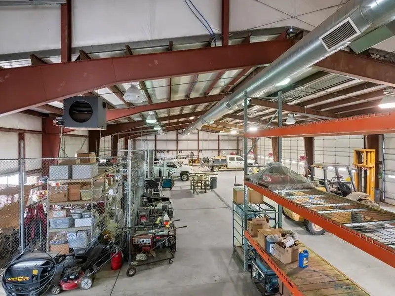 Well-maintained Commercial Property with Global Tenant and 6.8% Cap Rate on 5.71 Acres