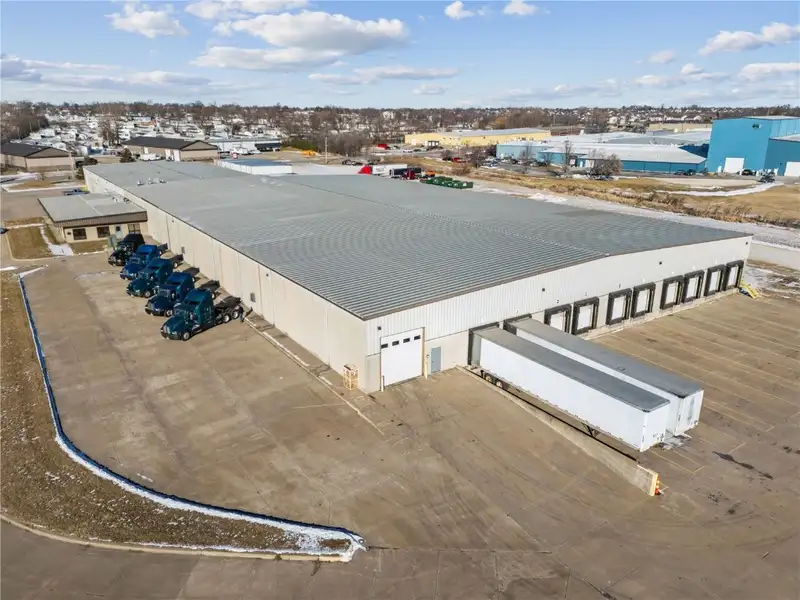 54,000 Sf Heated Warehouse and Office Space in Marion, Ia with Wash Bay and Loading Options