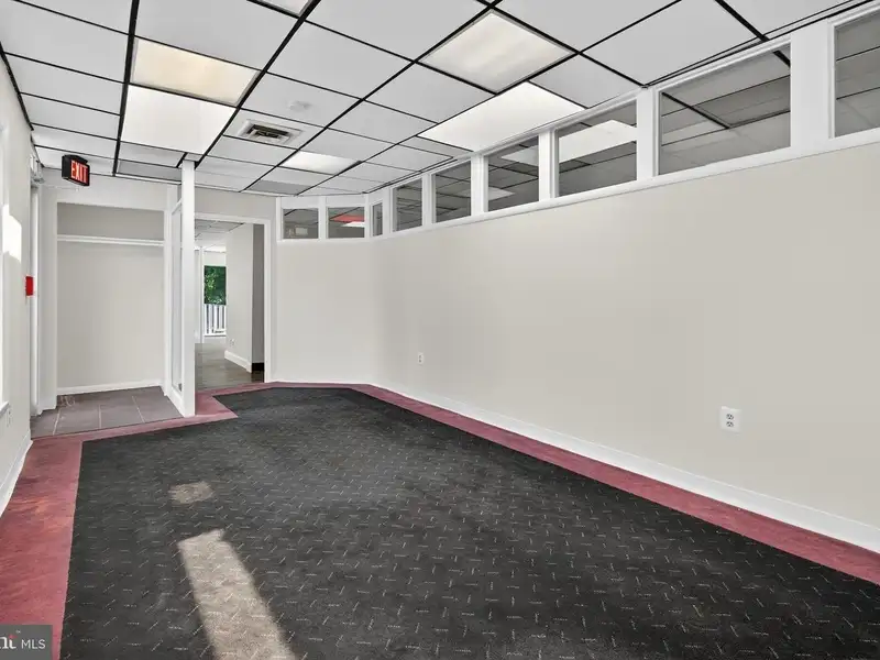 Versatile Commercial Property in Northwood Park, Ideal for Offices, Retail, or Light Industrial