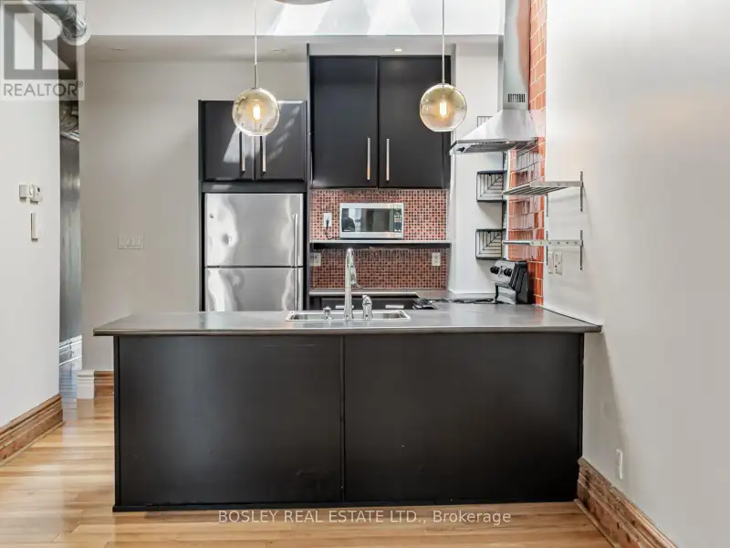 Charming Two-storey Apartment in Landmark Building on Queen St West