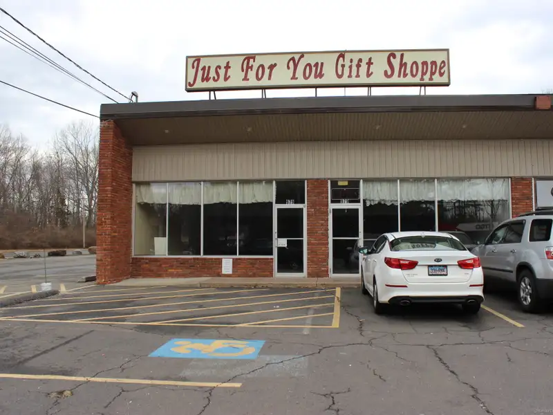 High Ceiling Retail Space for Lease on Busy Rt322, Southington - 3997 Sf